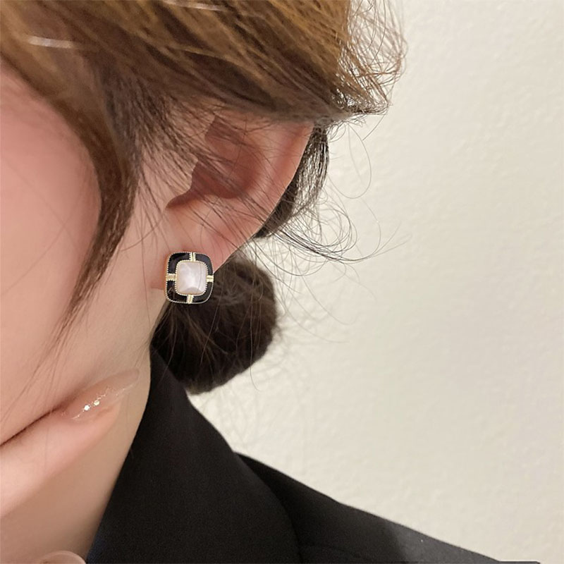 Fashion New Geometric Square Ear Studs Earrings Alloy display picture 3