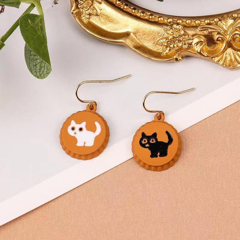 Fashion Cute Cartoon Cat Bottle Capsimple Compact Alloy Earrings display picture 1