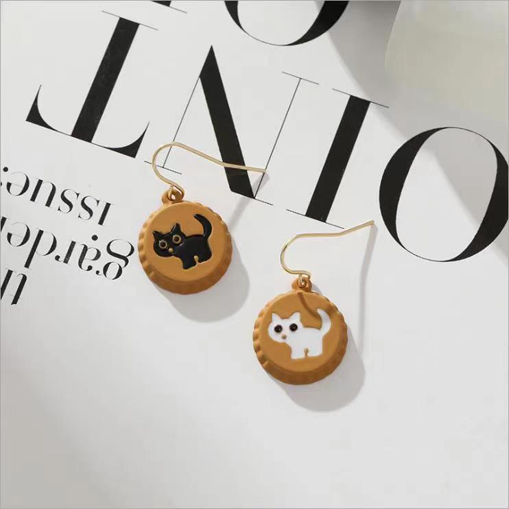 Fashion Cute Cartoon Cat Bottle Capsimple Compact Alloy Earrings display picture 2