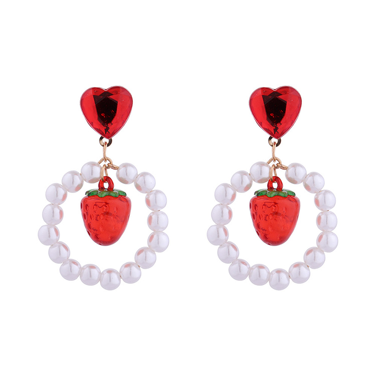 Fashion Retro Creative Resin Strawberry Heart Shaped Pearl Earrings display picture 1