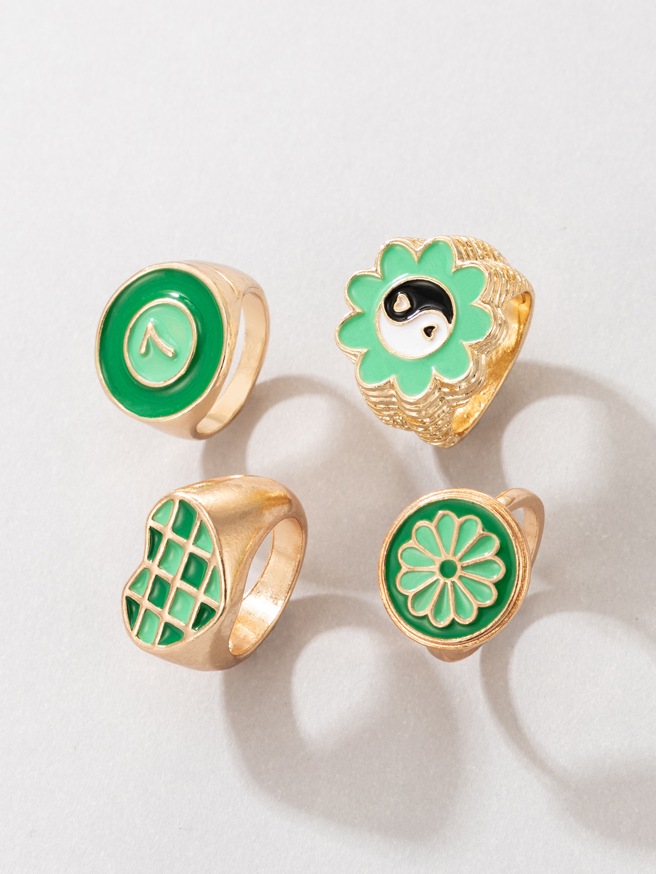 Simple Fashion Green Contrast Color Tai Chi Flower Grid Heart Shaped Ring 4-piece Set display picture 1