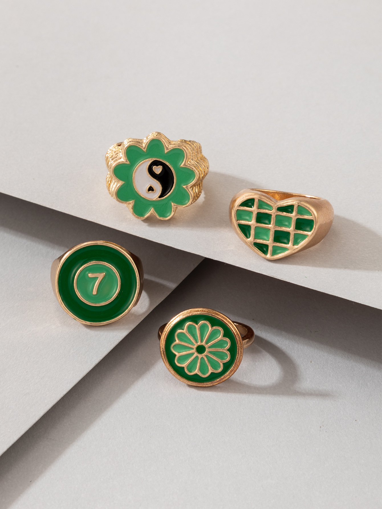 Simple Fashion Green Contrast Color Tai Chi Flower Grid Heart Shaped Ring 4-piece Set display picture 4