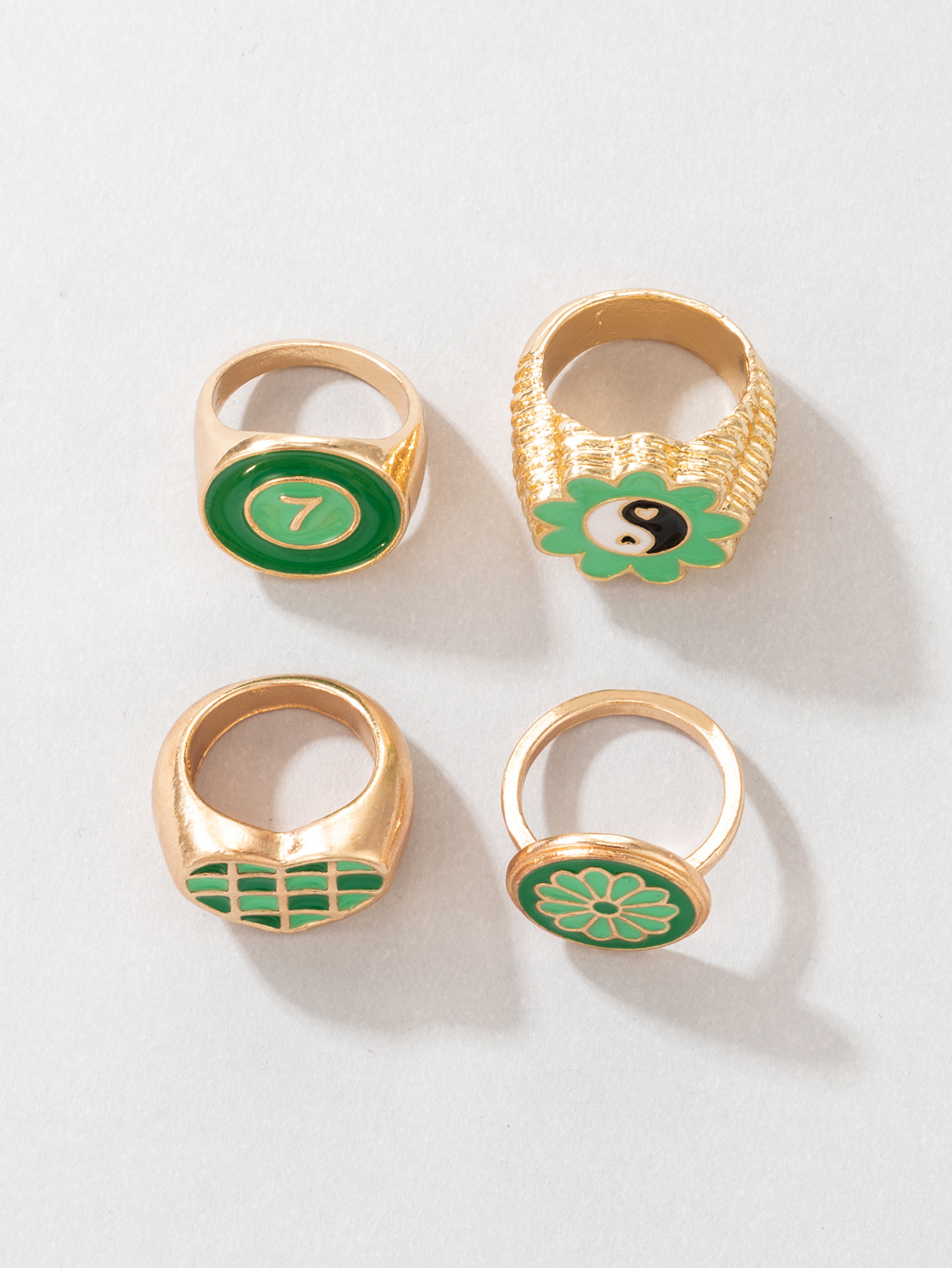 Simple Fashion Green Contrast Color Tai Chi Flower Grid Heart Shaped Ring 4-piece Set display picture 5