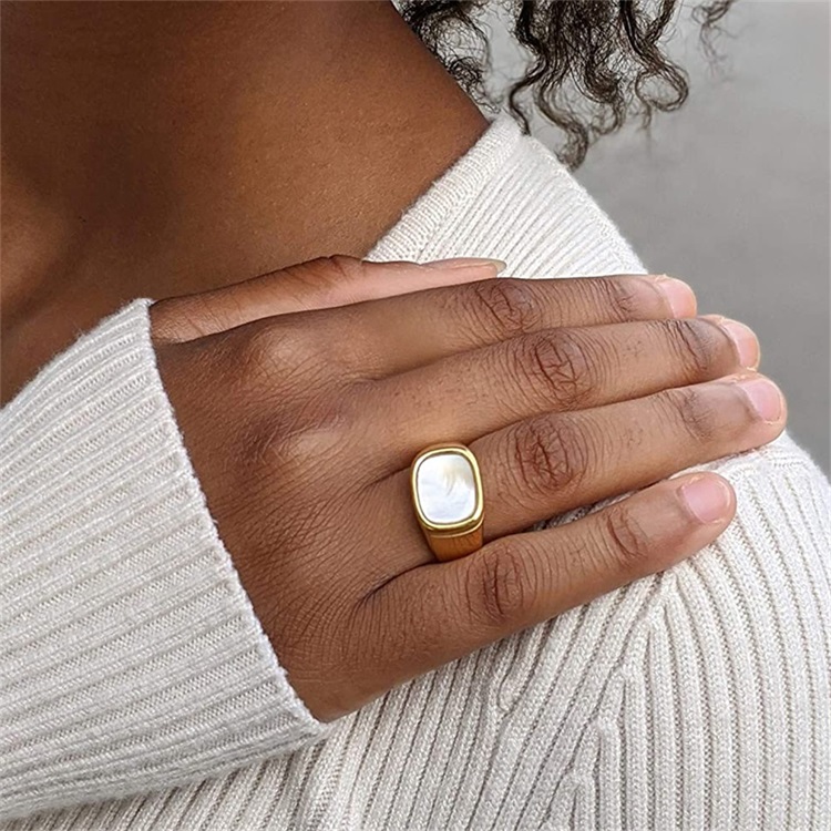 Fashion Simplicity Gold Flat White Shell Female Stainless Steel Ring display picture 3
