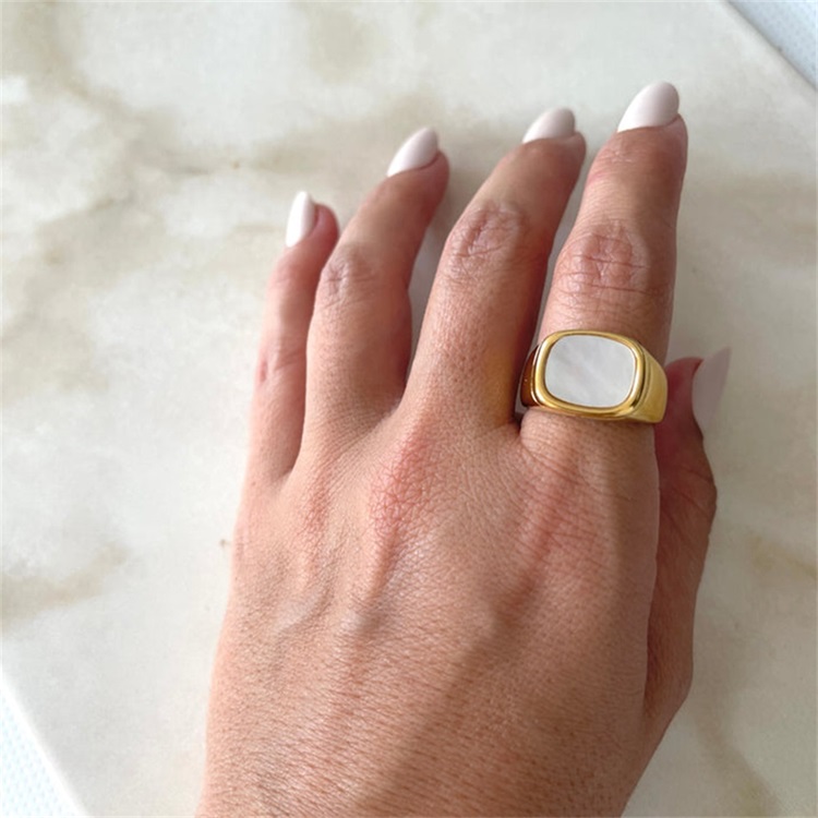 Fashion Simplicity Gold Flat White Shell Female Stainless Steel Ring display picture 7
