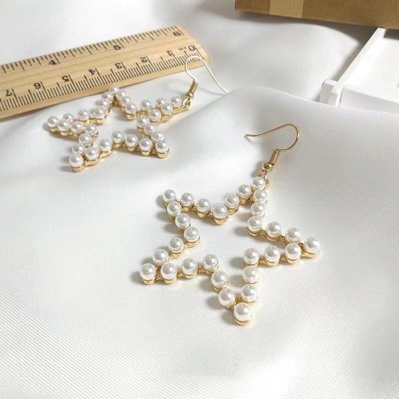 Ins Style Cute Exaggerated Star Heart Alloy Stoving Varnish Plating Inlaid Pearls No Inlaid Women's Earrings display picture 2