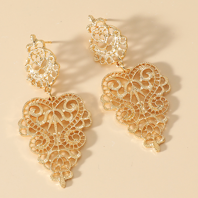 Retro Ethnic Style Hollow Carved Heart Shape Pendant Earrings display picture 3