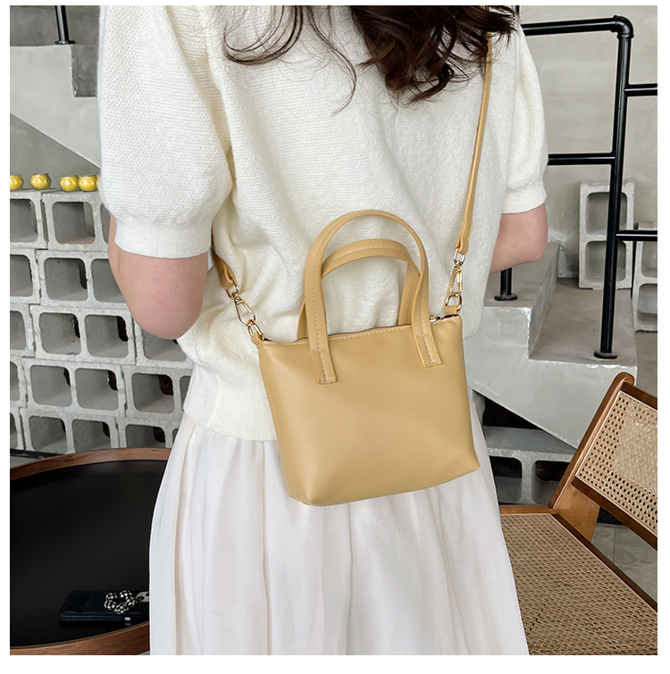 2022 New Fashion Commuter Hand-carrying Solid Color Crossbody Soft Leather Mini Bag display picture 2