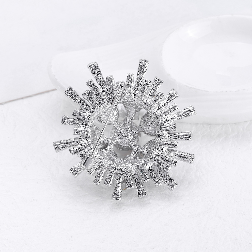 Fashion Alloy Rhinestone Pearl Sunflower Shaped Brooch Clothing Accessories display picture 3