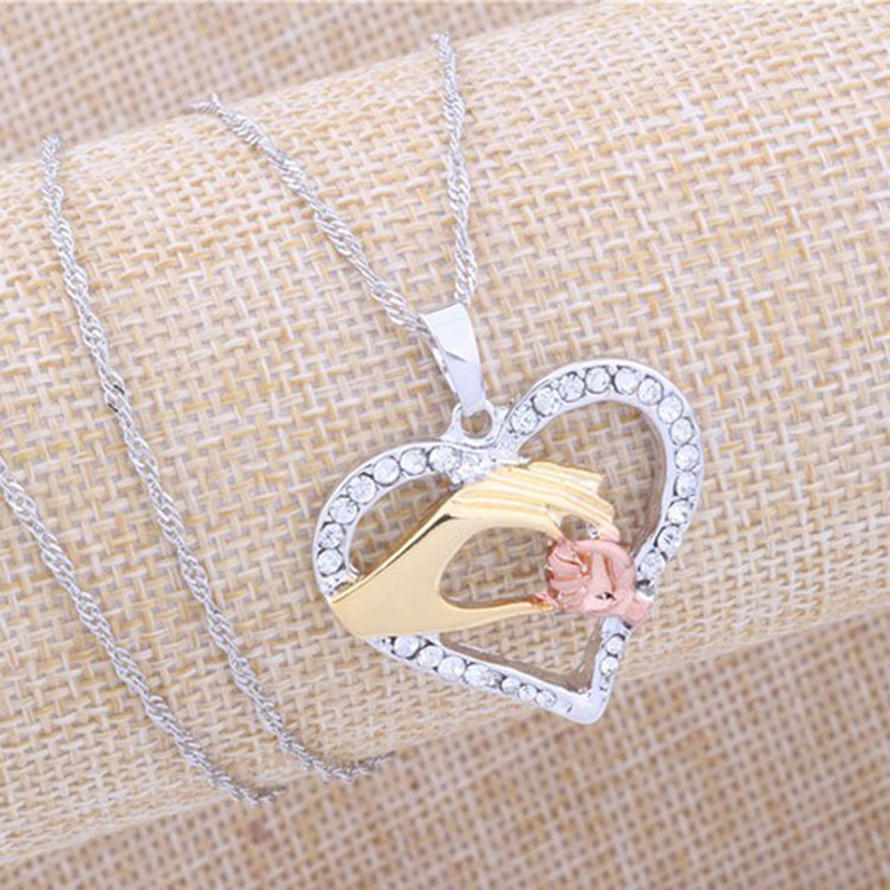 Fashion Ornament Rhinestone Hand Heart Shaped Alloy Necklace display picture 1