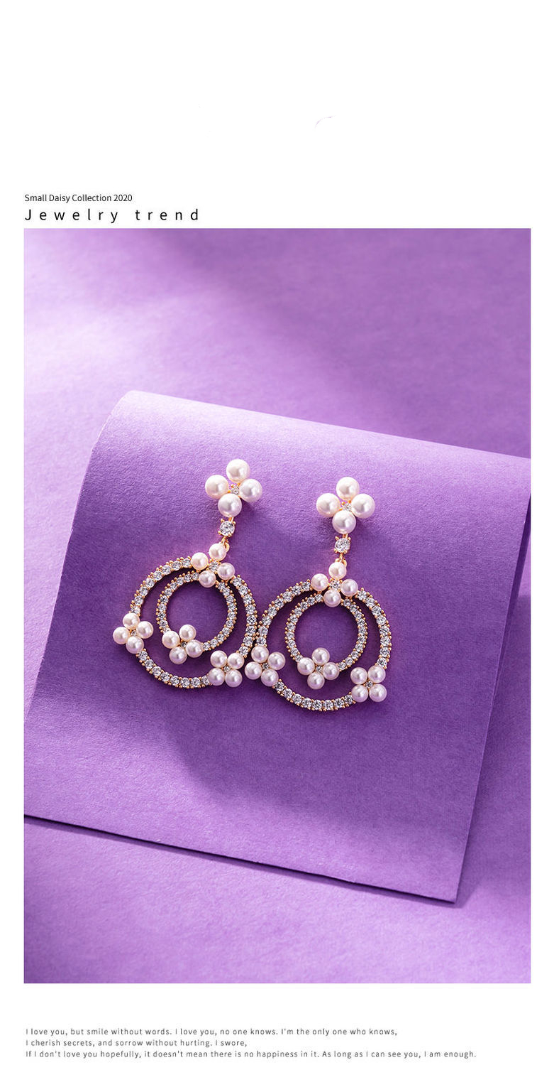 Fashion Elegant Round Shell Pearl Rhinestone Inlaid Women's Earrings display picture 1