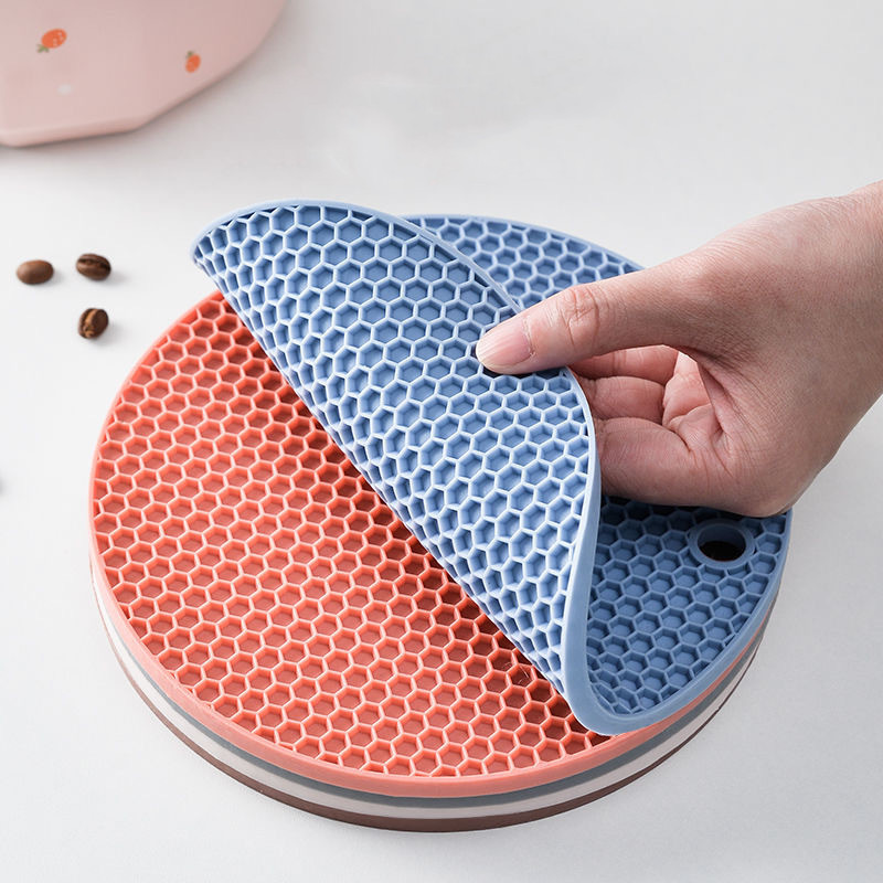 Round Thickened Honeycomb Dining Table Cushion Silicone Non-slip And Hot Easy To Clean Potholder High Temperature Resistant Silicone Honeycomb Heat Proof Mat display picture 1