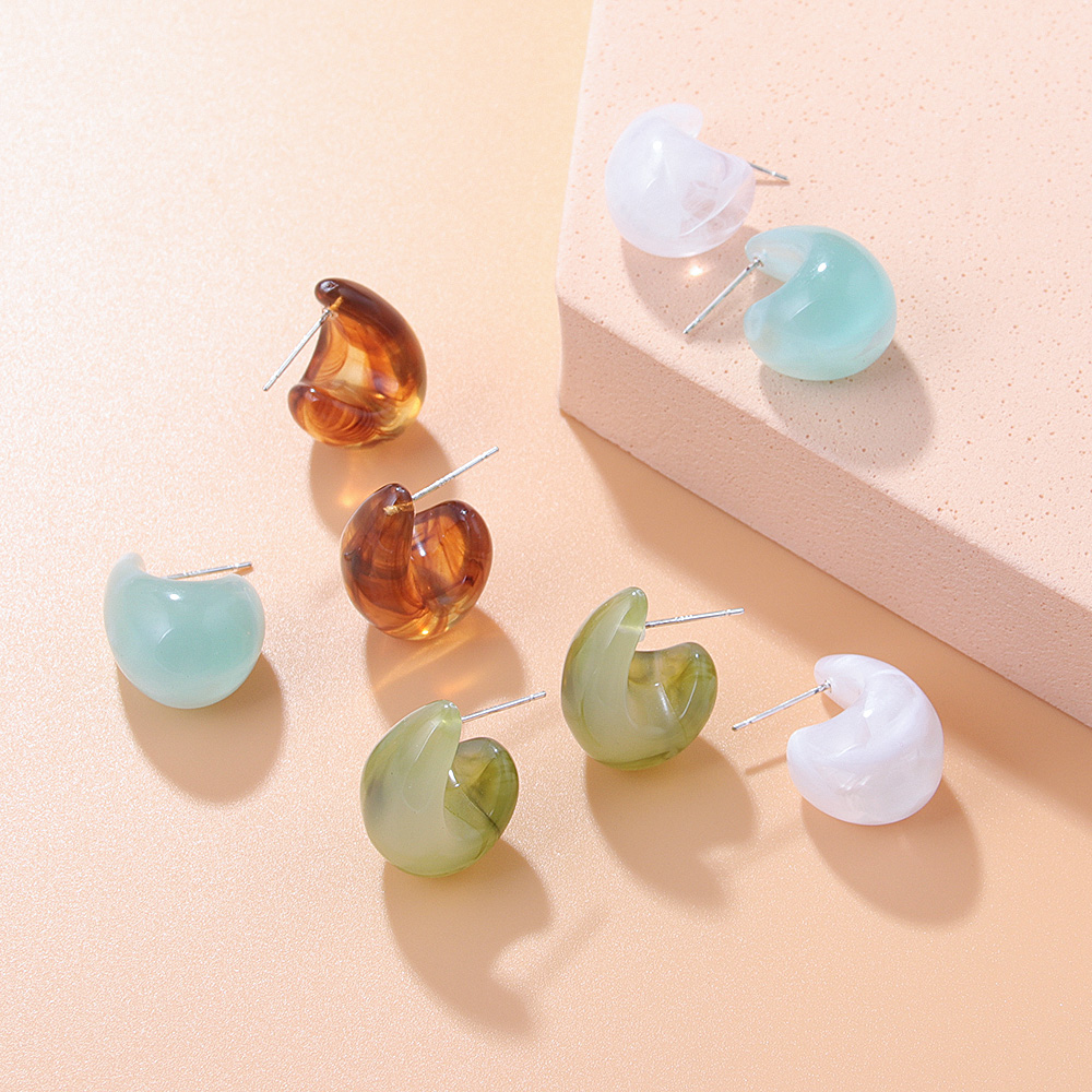 Fashion New Retro Simple Drop-shaped Resin Stud Earrings Women display picture 1