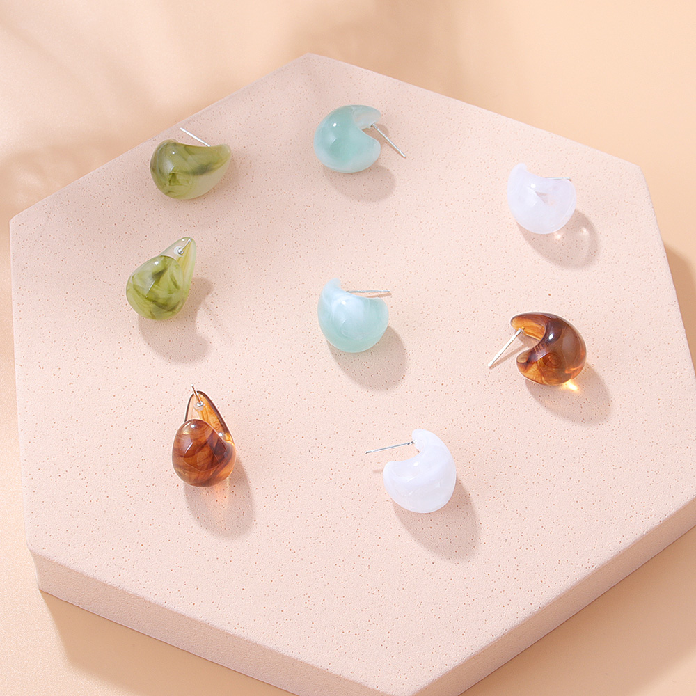 Fashion New Retro Simple Drop-shaped Resin Stud Earrings Women display picture 2