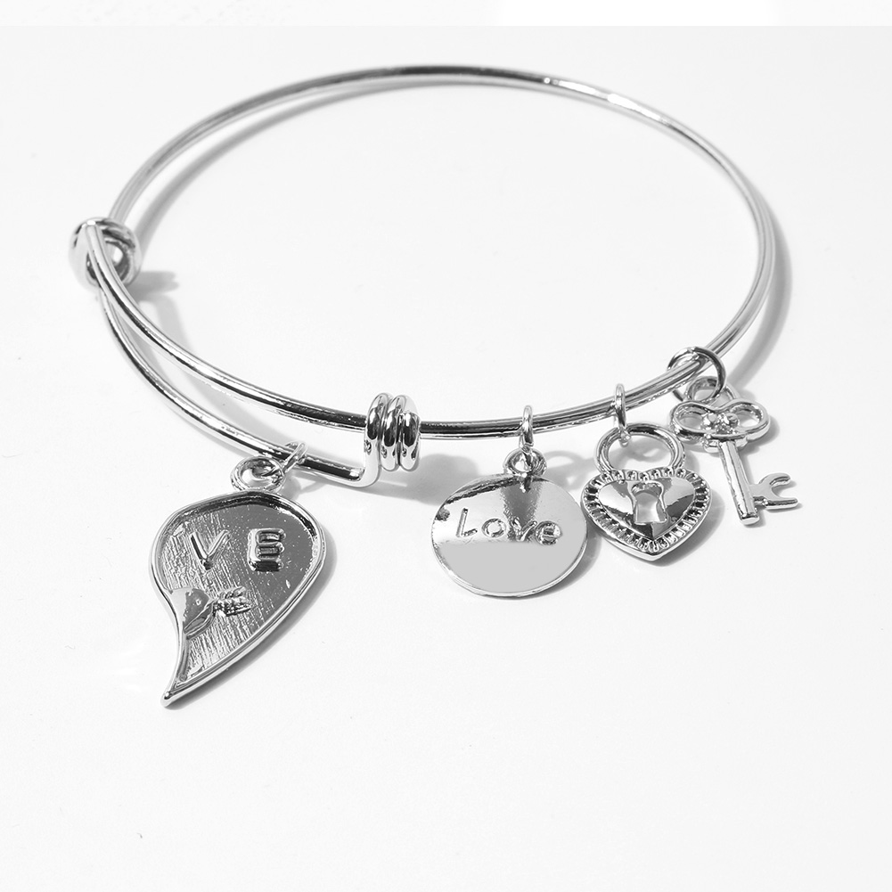 Fashion Ornament Simple And Adjustable Heart-shaped Valentine's Day Gift Lock Bracelet display picture 4