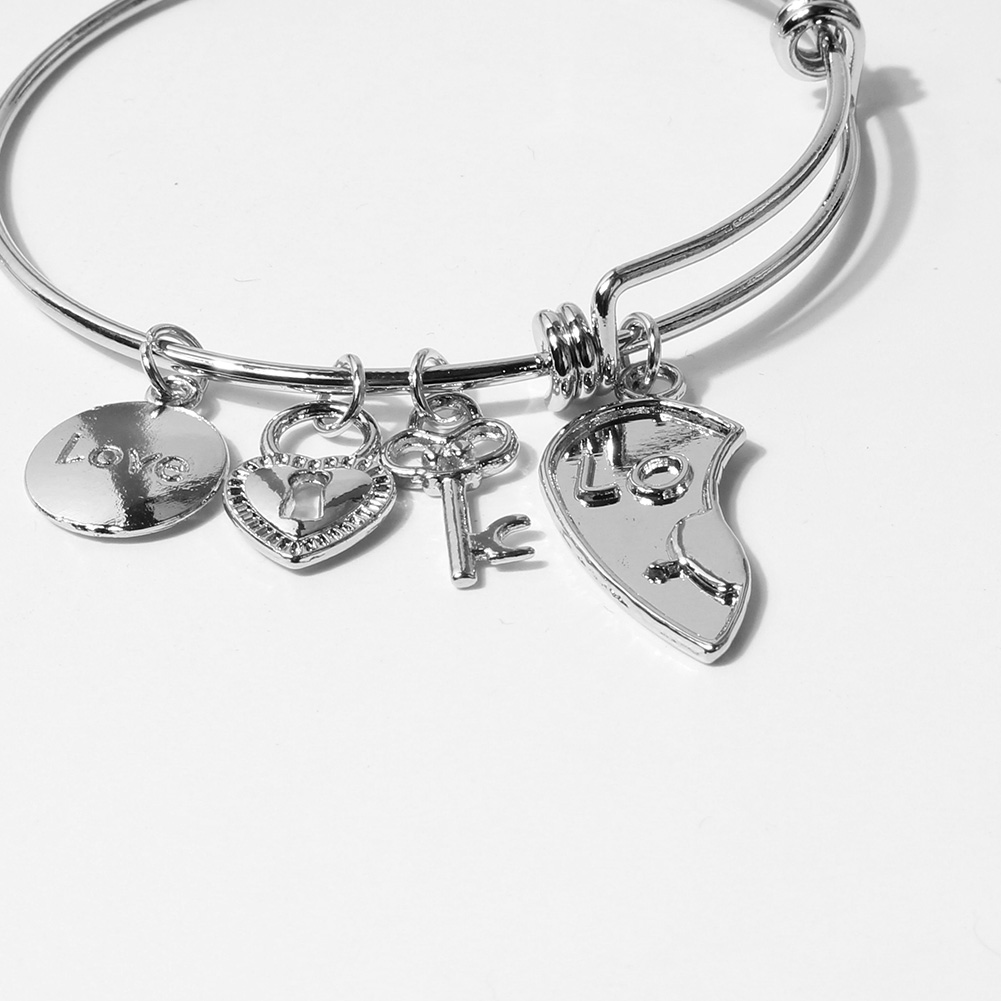Fashion Ornament Simple And Adjustable Heart-shaped Valentine's Day Gift Lock Bracelet display picture 5