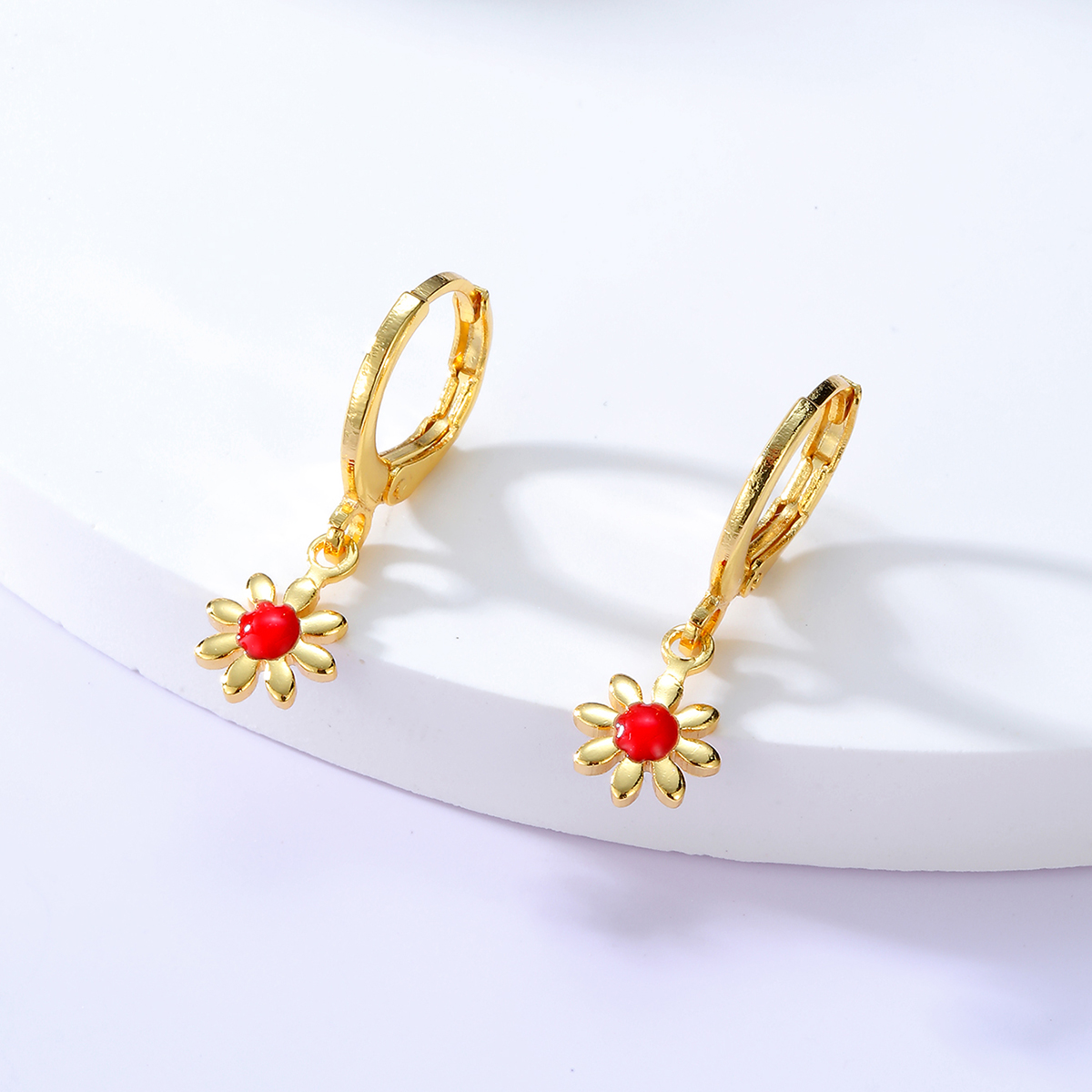 Classic Simple Fashion Flower Plated Bling Gold Copper Earrings display picture 2