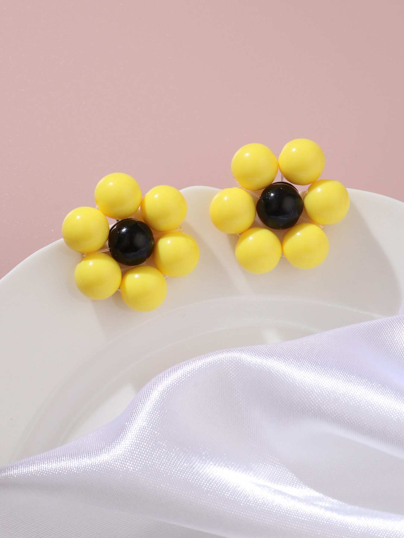 Spring New Macaron Color Flower Earrings Small Fresh Cute Earrings Retro Wild display picture 2