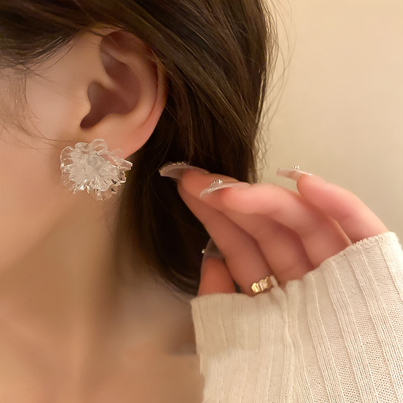 Summer New Fashion Transparent Flower  Women's Resin Stud Earrings display picture 2