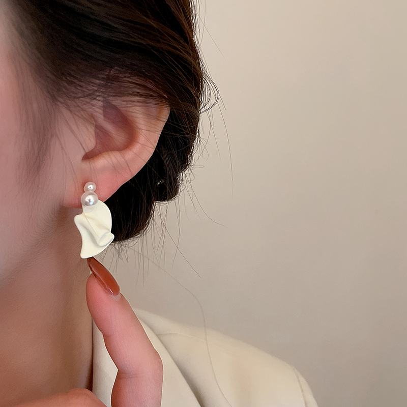 2022 Nouvelle Mode Perle Géométrique Oreille Goujons De Femmes Alliage Boucles D'oreilles display picture 3