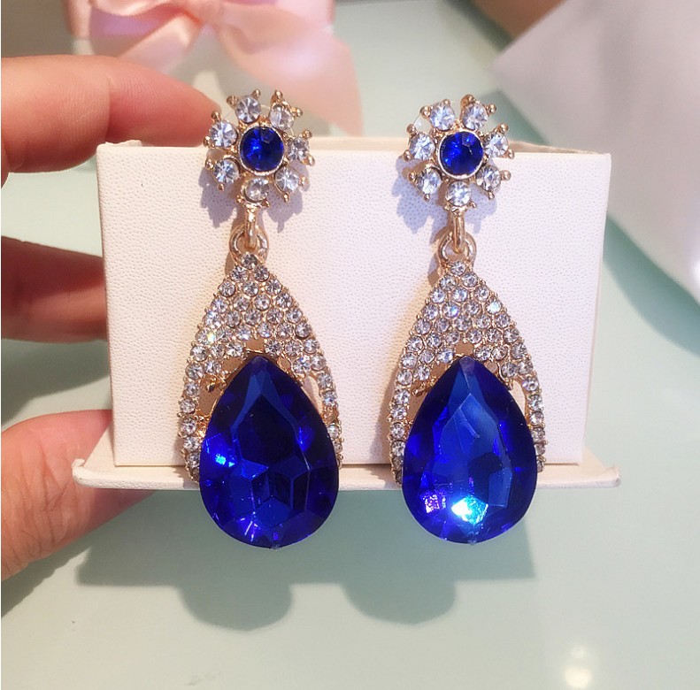 Fashion Grandeur Full Diamond Water Drop Alloy Ear Studs display picture 1