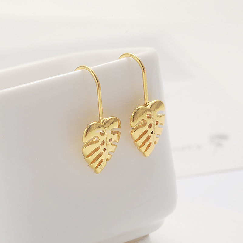 Fashion Ornament Simple Hollow Leaf Shaped Alloy Stud Earrings display picture 1
