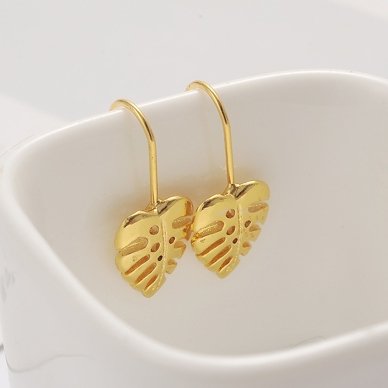Fashion Ornament Simple Hollow Leaf Shaped Alloy Stud Earrings display picture 3
