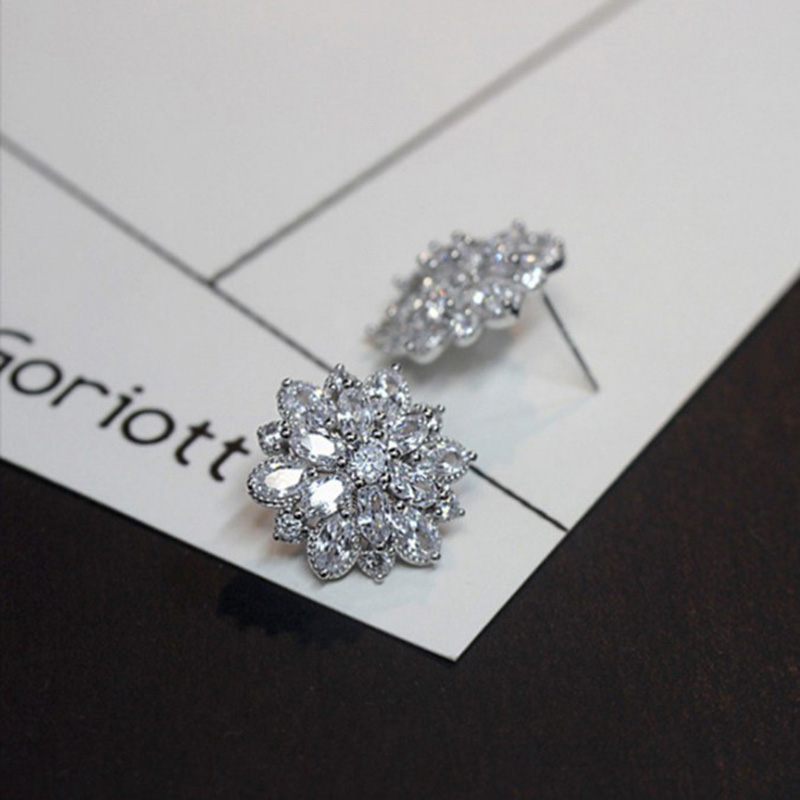 Fashion Double Layer Flower Crystal Alloy Stud Earrings display picture 2