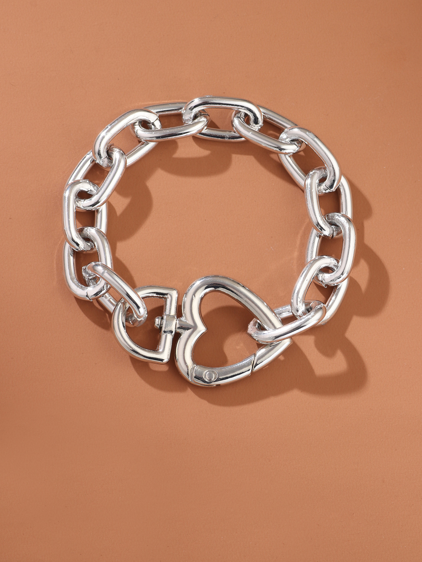 Europäischer Und Amerikanischer Grenzüberschreitender Schmuck Geometrische Übertriebene Metall-liebeshalskette Weiblichen Ring Ineinandergreifende Persönlichkeit Mode Kreative Halskette display picture 1