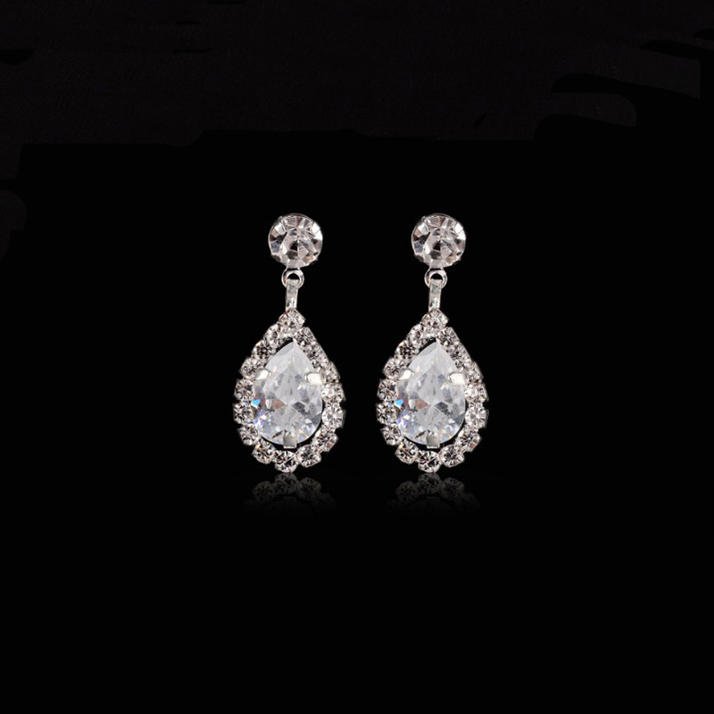 Fashion Geometric Rhinestone Crystal Zircon Drop Alloy Earrings display picture 1