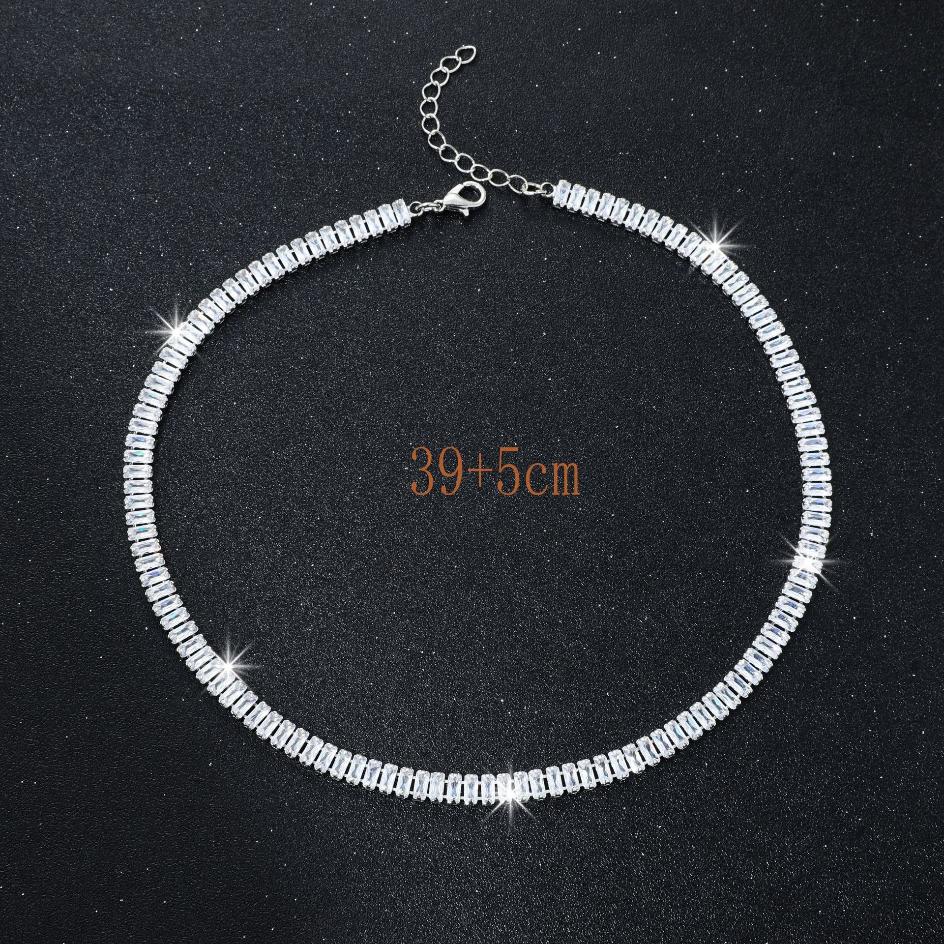 Fashion Sparkling Crystal Zircon Geometric Alloy Necklace display picture 1