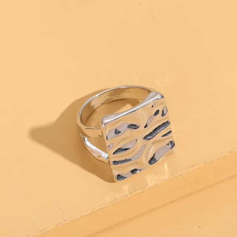 Fashion Geometric Square Wide-faced Embossed Alloy Ring display picture 3