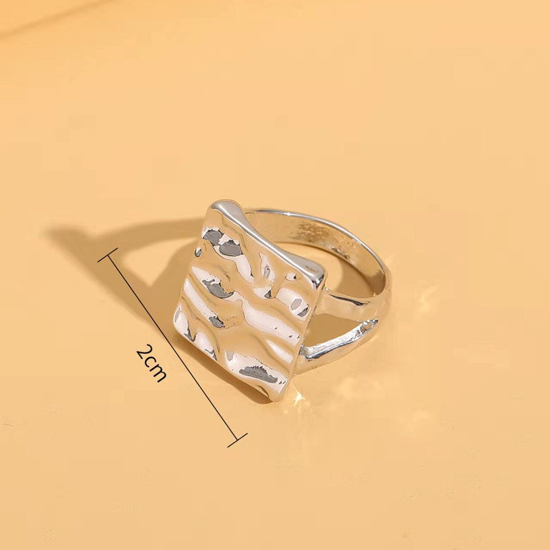 Fashion Geometric Square Wide-faced Embossed Alloy Ring display picture 4