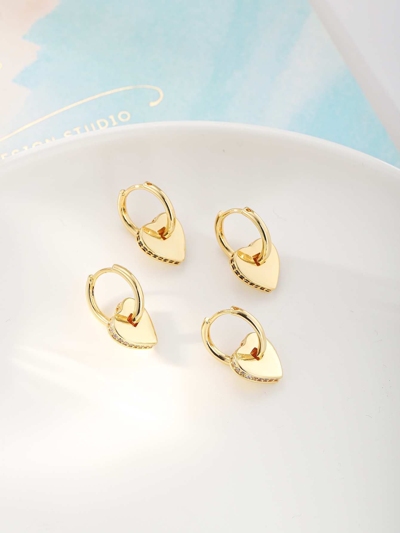 New High-end Gold Love Zircon Earrings Light Luxury European And American Retro Metal Ear Clips Design Trend Earrings display picture 1