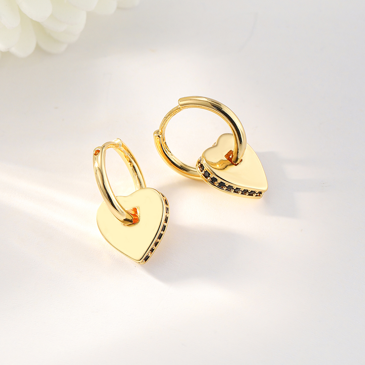New High-end Gold Love Zircon Earrings Light Luxury European And American Retro Metal Ear Clips Design Trend Earrings display picture 2