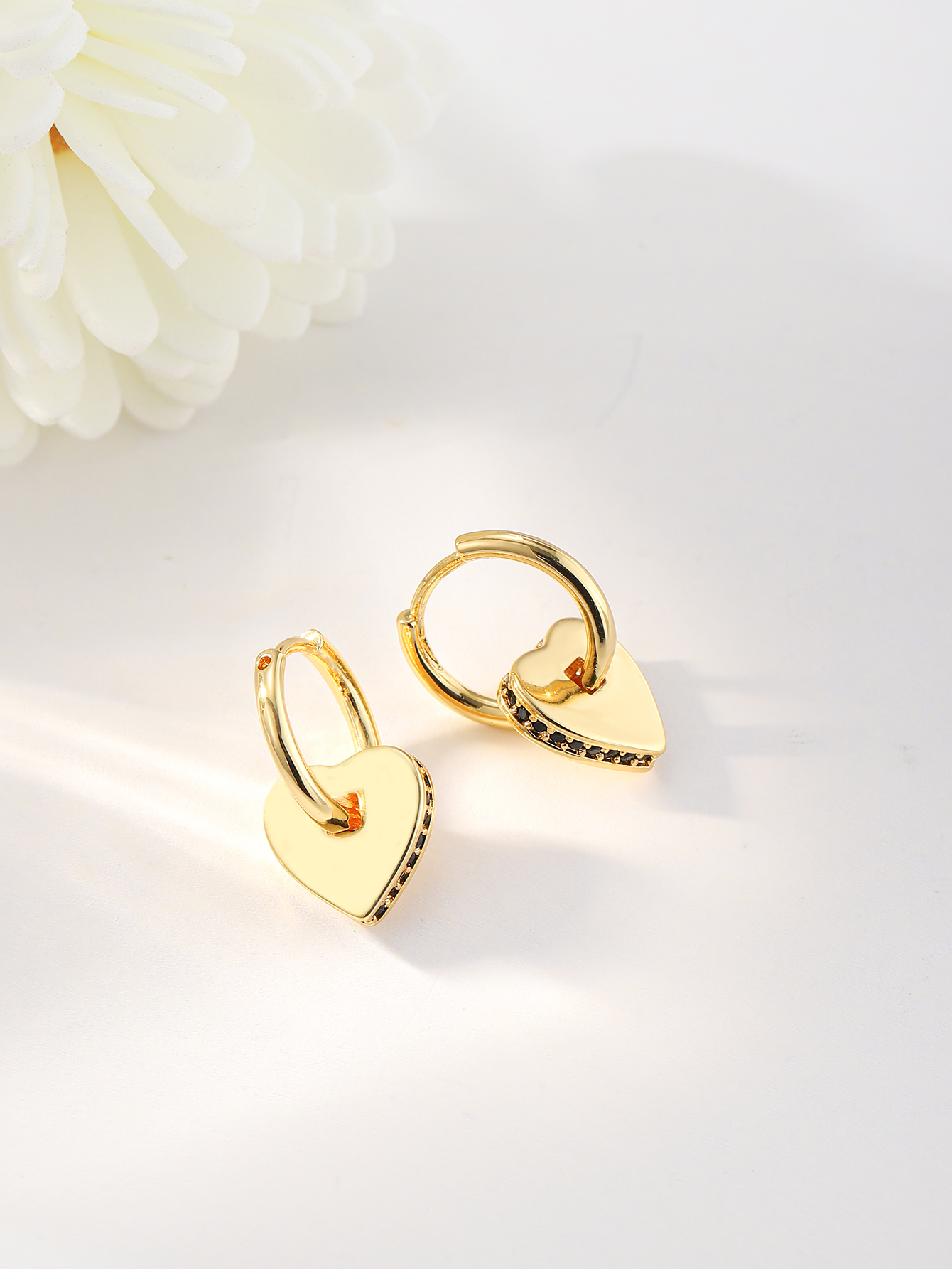 New High-end Gold Love Zircon Earrings Light Luxury European And American Retro Metal Ear Clips Design Trend Earrings display picture 3