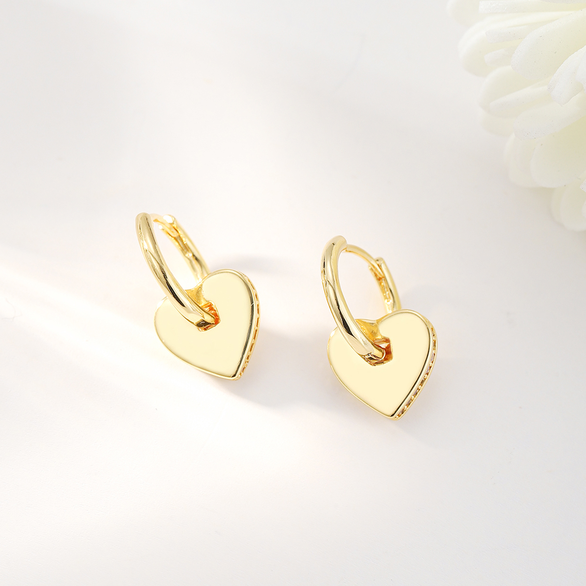 New High-end Gold Love Zircon Earrings Light Luxury European And American Retro Metal Ear Clips Design Trend Earrings display picture 4