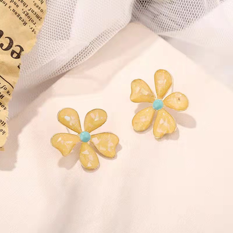 Fashion Color Daisy Flower Stud Earrings display picture 2