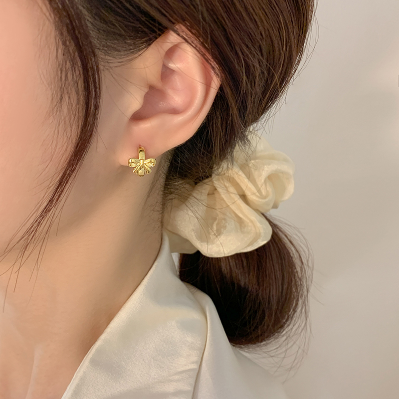 Small And Exquisite Small Earrings Niche Design Cold Wind Bow Earrings Earrings 2022 New display picture 4