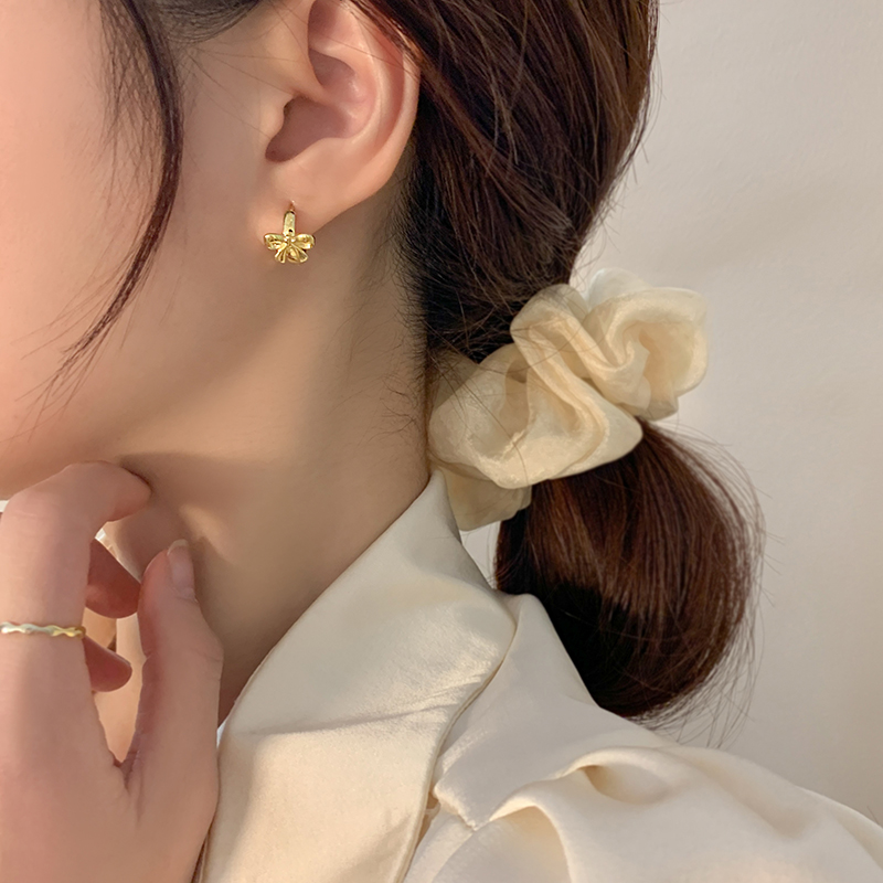 Small And Exquisite Small Earrings Niche Design Cold Wind Bow Earrings Earrings 2022 New display picture 6