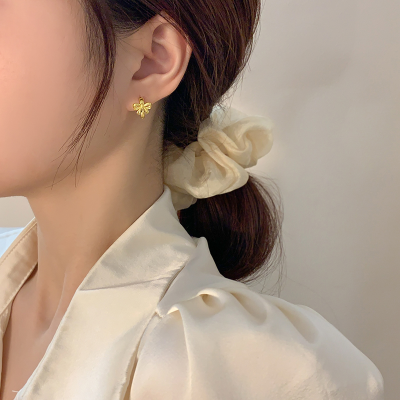 Small And Exquisite Small Earrings Niche Design Cold Wind Bow Earrings Earrings 2022 New display picture 10