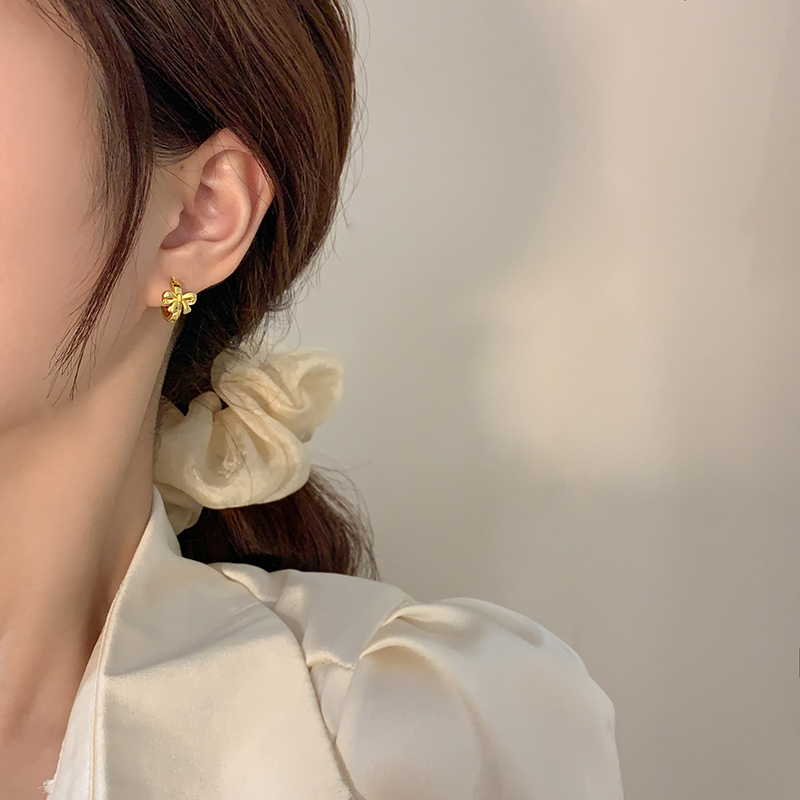 Small And Exquisite Small Earrings Niche Design Cold Wind Bow Earrings Earrings 2022 New display picture 11