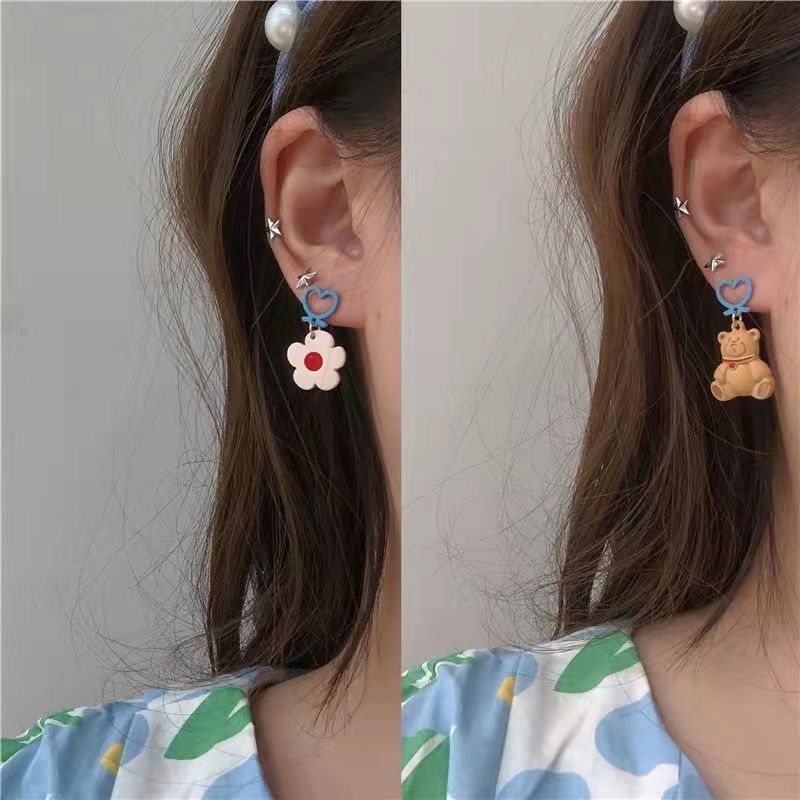 New Japanese And Korean Ins Style Personality Simple Temperament Cute Earrings Peach Heart Asymmetric Bear Flower Earrings display picture 1