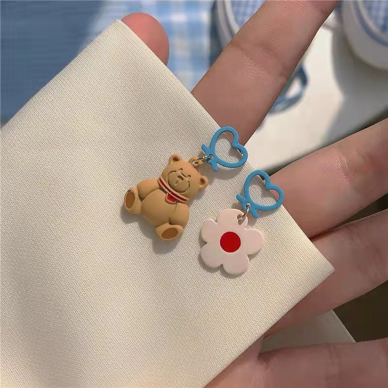New Japanese And Korean Ins Style Personality Simple Temperament Cute Earrings Peach Heart Asymmetric Bear Flower Earrings display picture 3