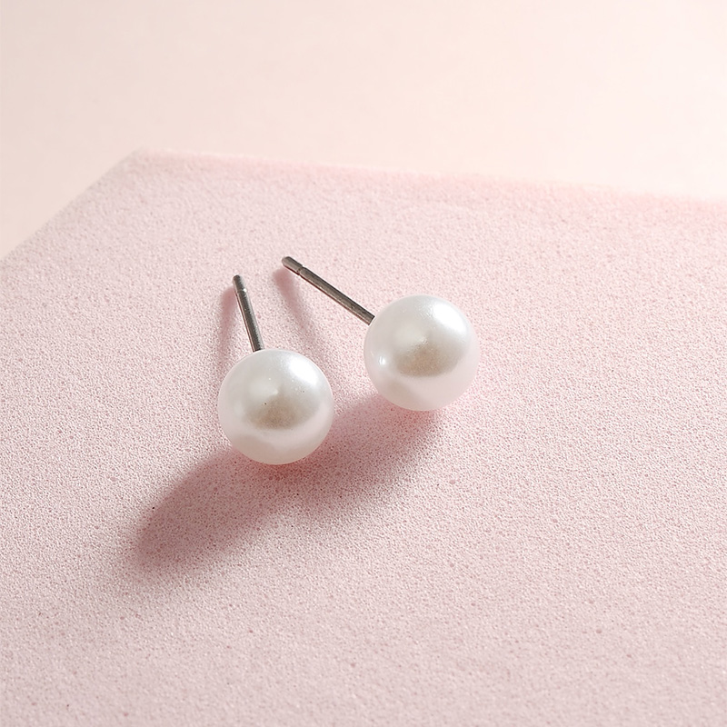 Simple And Popular All-match Pearl Earrings display picture 1