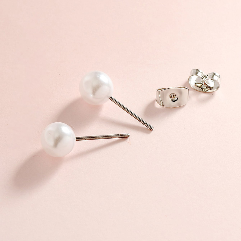 Simple And Popular All-match Pearl Earrings display picture 2