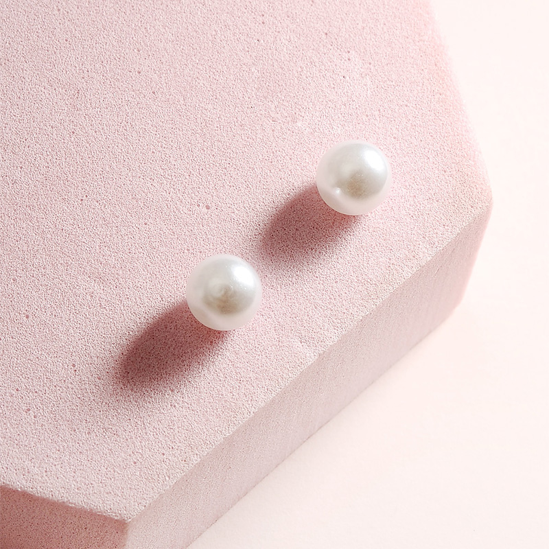 Simple And Popular All-match Pearl Earrings display picture 3