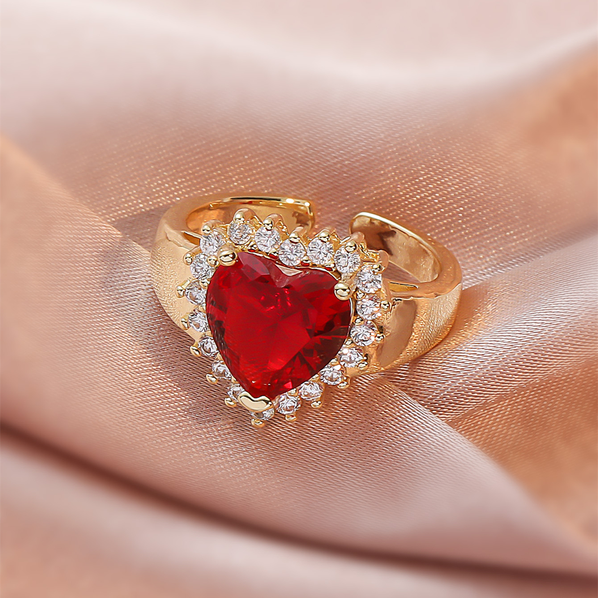 Hong Kong Geschmack Retro-persönlichkeit Großen Roten Pfirsich Herzring Temperament Elegante Diamant High-end-ring Weiblich display picture 1