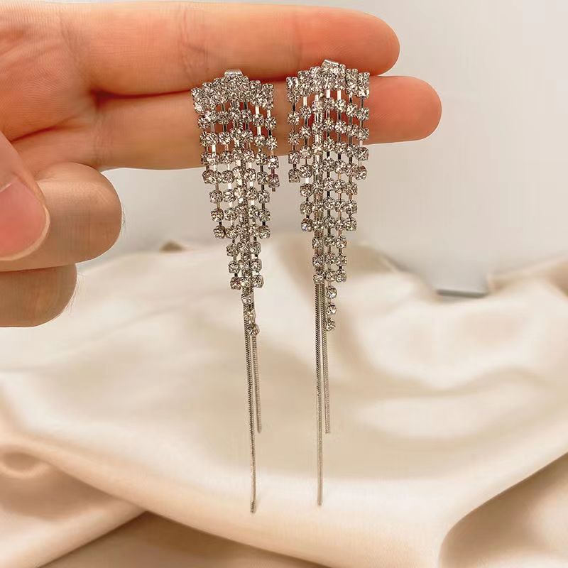 Silver Needle French Rhinestone Earrings Female Claw Chain Crystal Tassel Long Personality Stud Earrings display picture 4