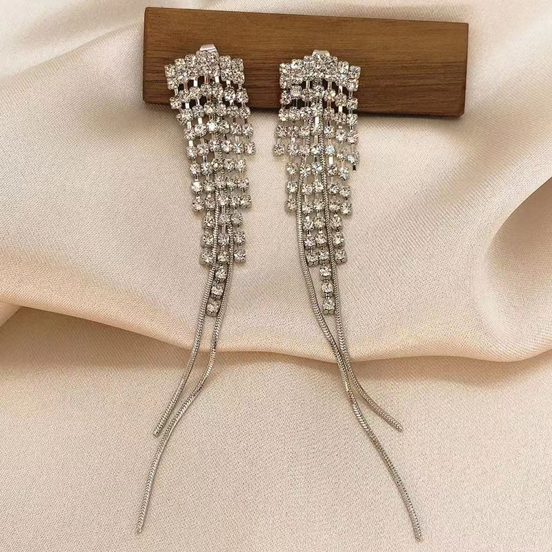 Silver Needle French Rhinestone Earrings Female Claw Chain Crystal Tassel Long Personality Stud Earrings display picture 5